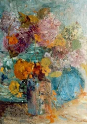 Hortensie und Kapuzinerkresse in einer Glasvase